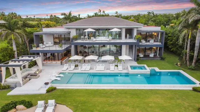 Guide to Selecting the Best Beach House for Large Families